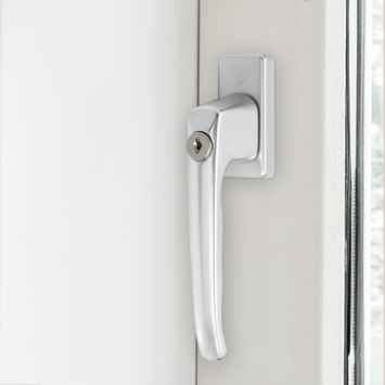 AXA raamsluiting met slot SKG 2-sterren aluminium voor draaikiepraam