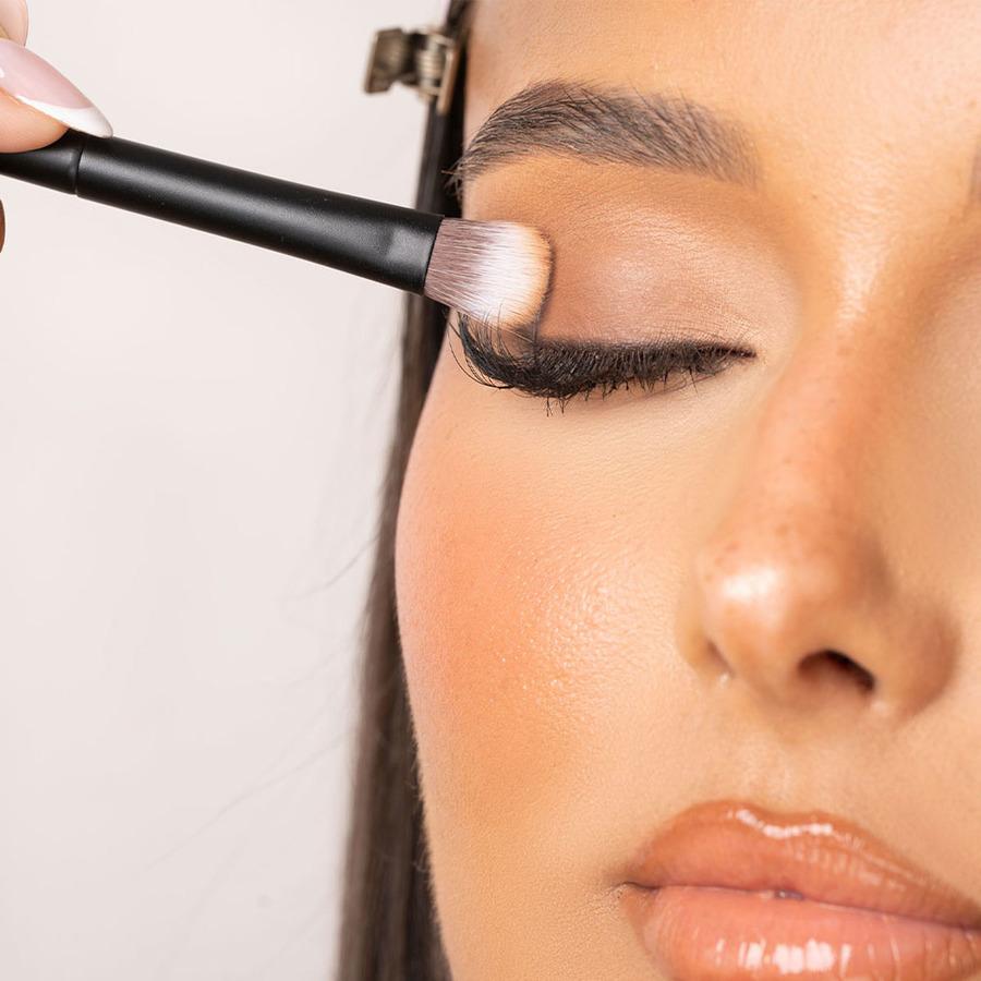 Brushworks No. 19 Crease Blending Eye Brush