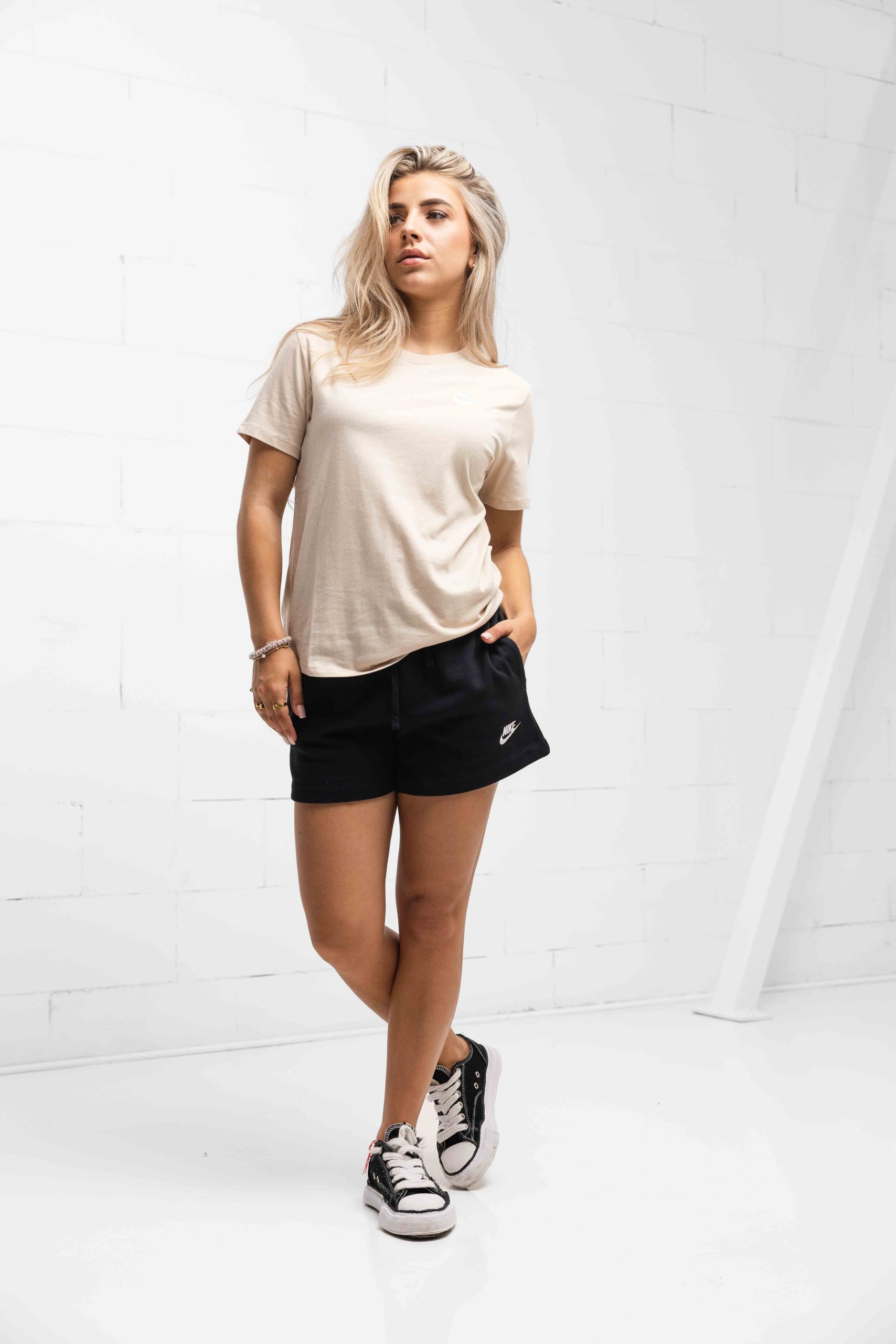 Nike NSW Essentials T-Shirt Dames Beige