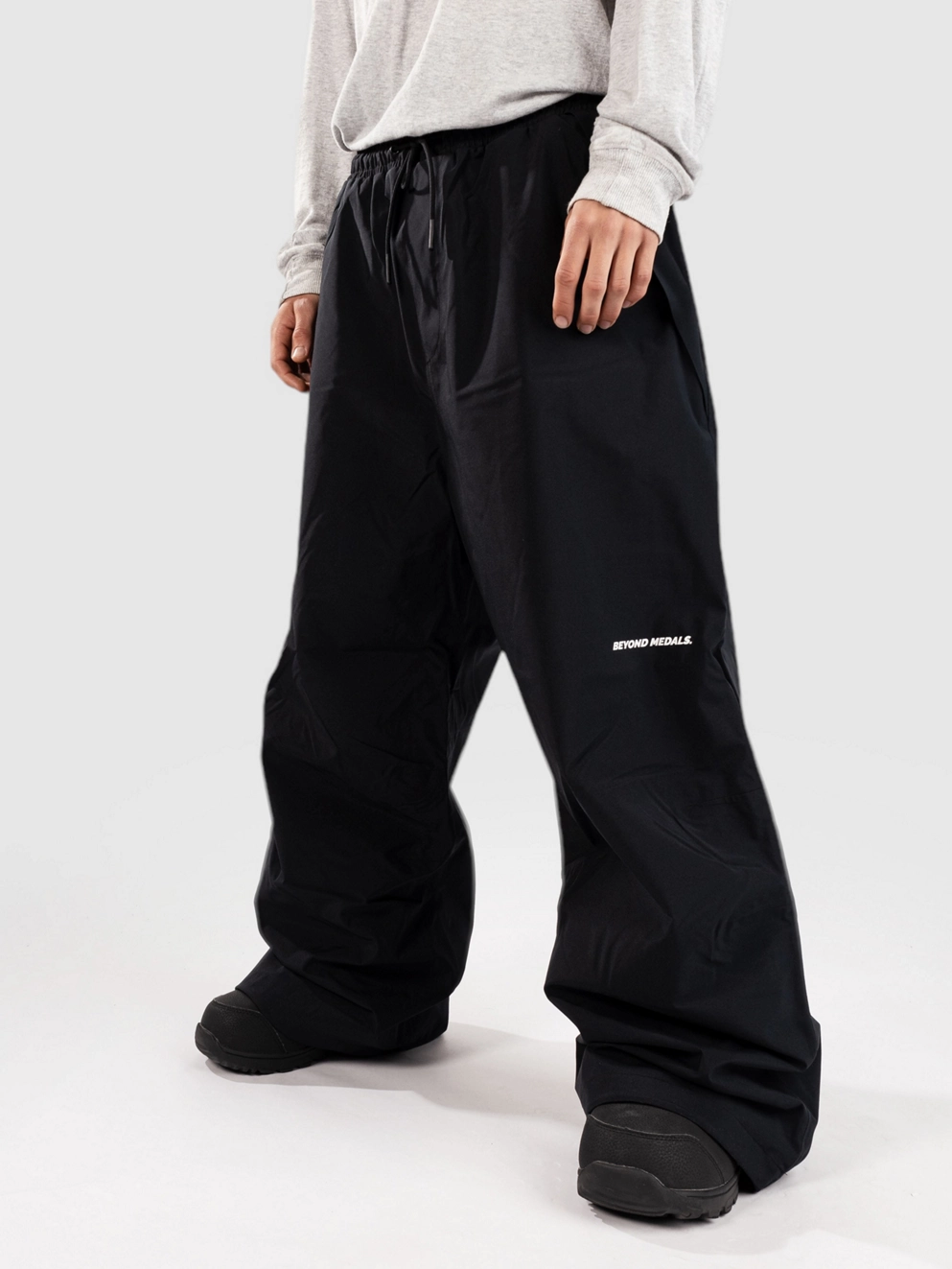 Beyond Medals Park Pants black