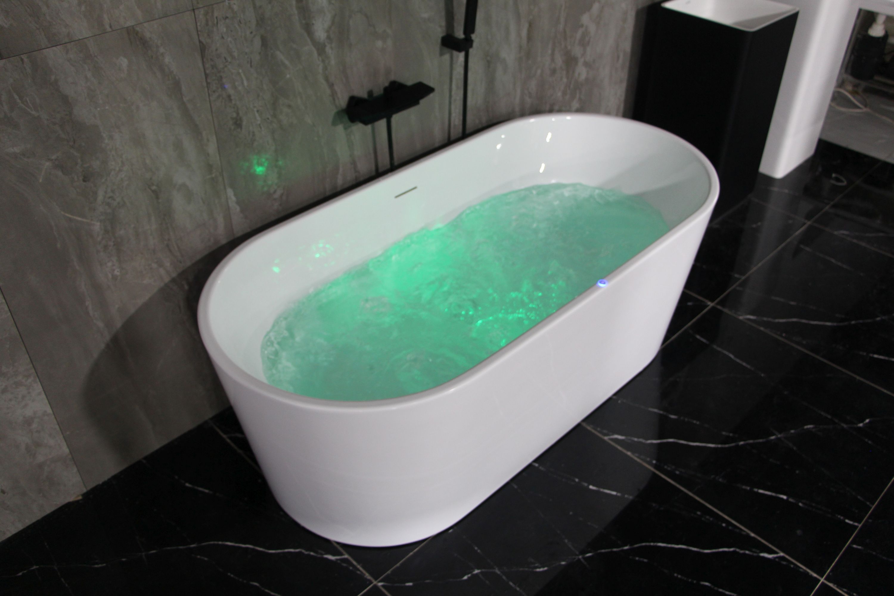 LED Whirlpool Badewanne LIAN 260L