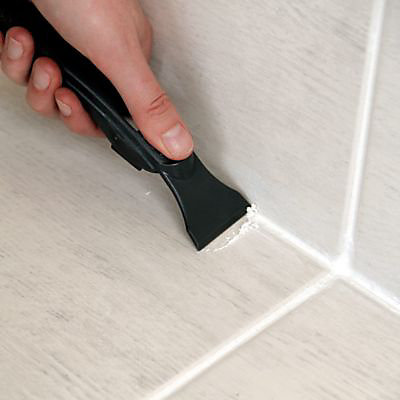 Extracteur et lisseur de joint Smartool sur ciment