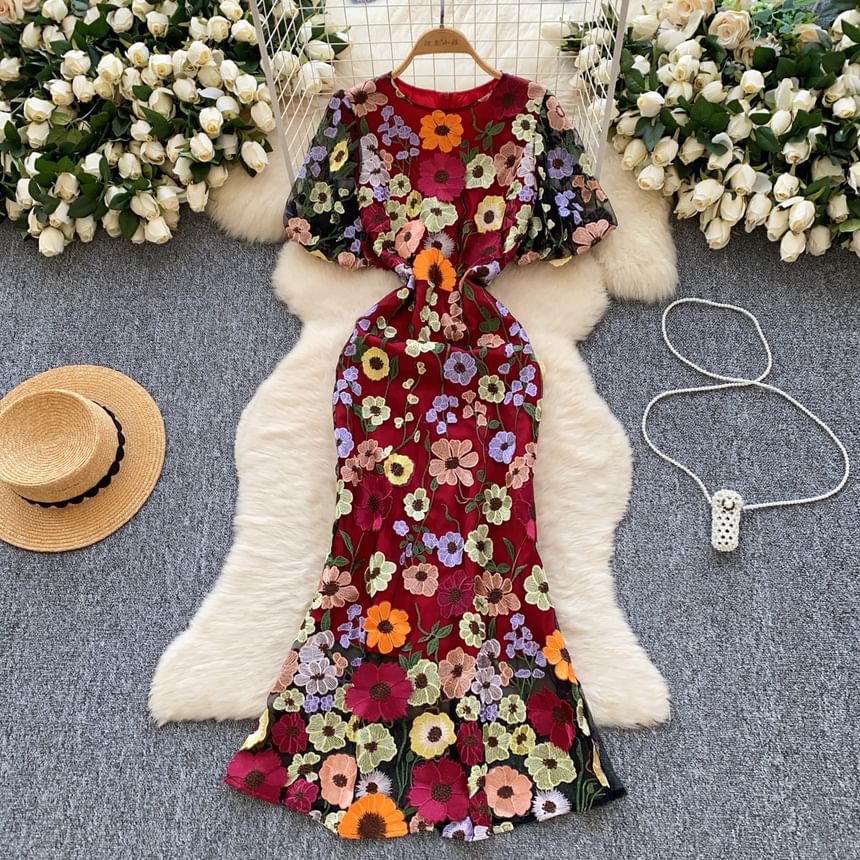 Lucuna - Maxi-zeemeerminjurk met korte mouwen, ronde hals en bloemenborduursel