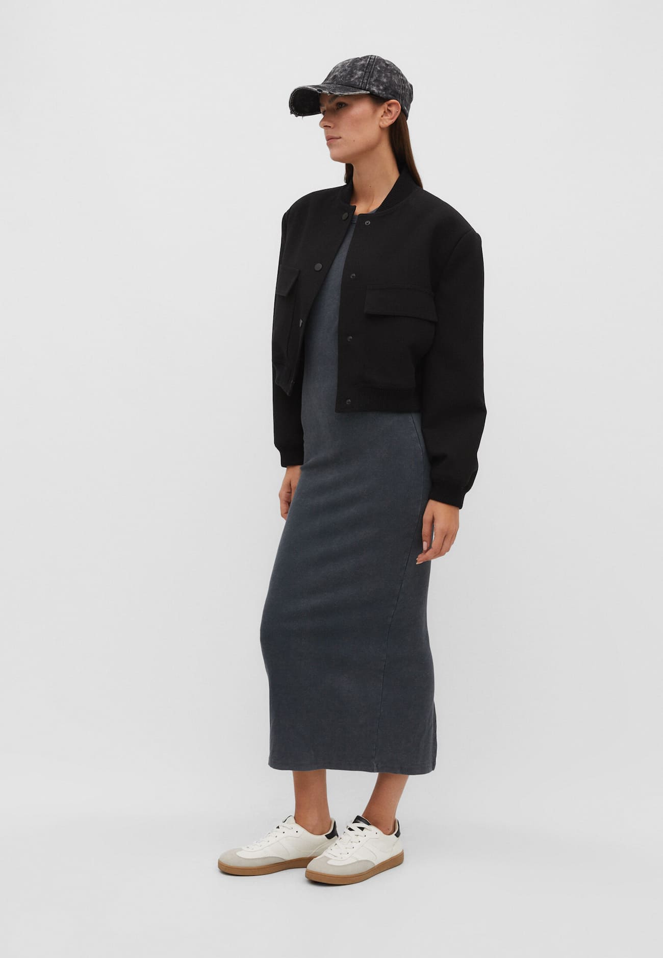 Vestido midi canelado ajustado