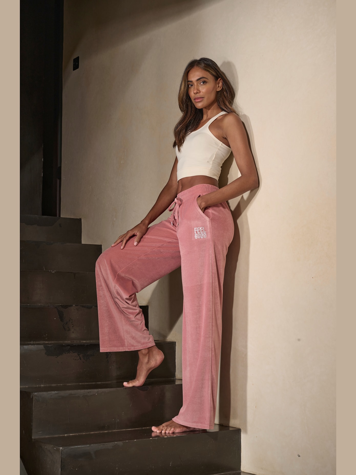Pantalon en velours ras avec jambes larges