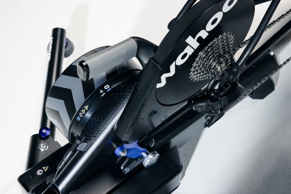 KICKR MOVE WiFi Hometrainer Direktantrieb  schwarz