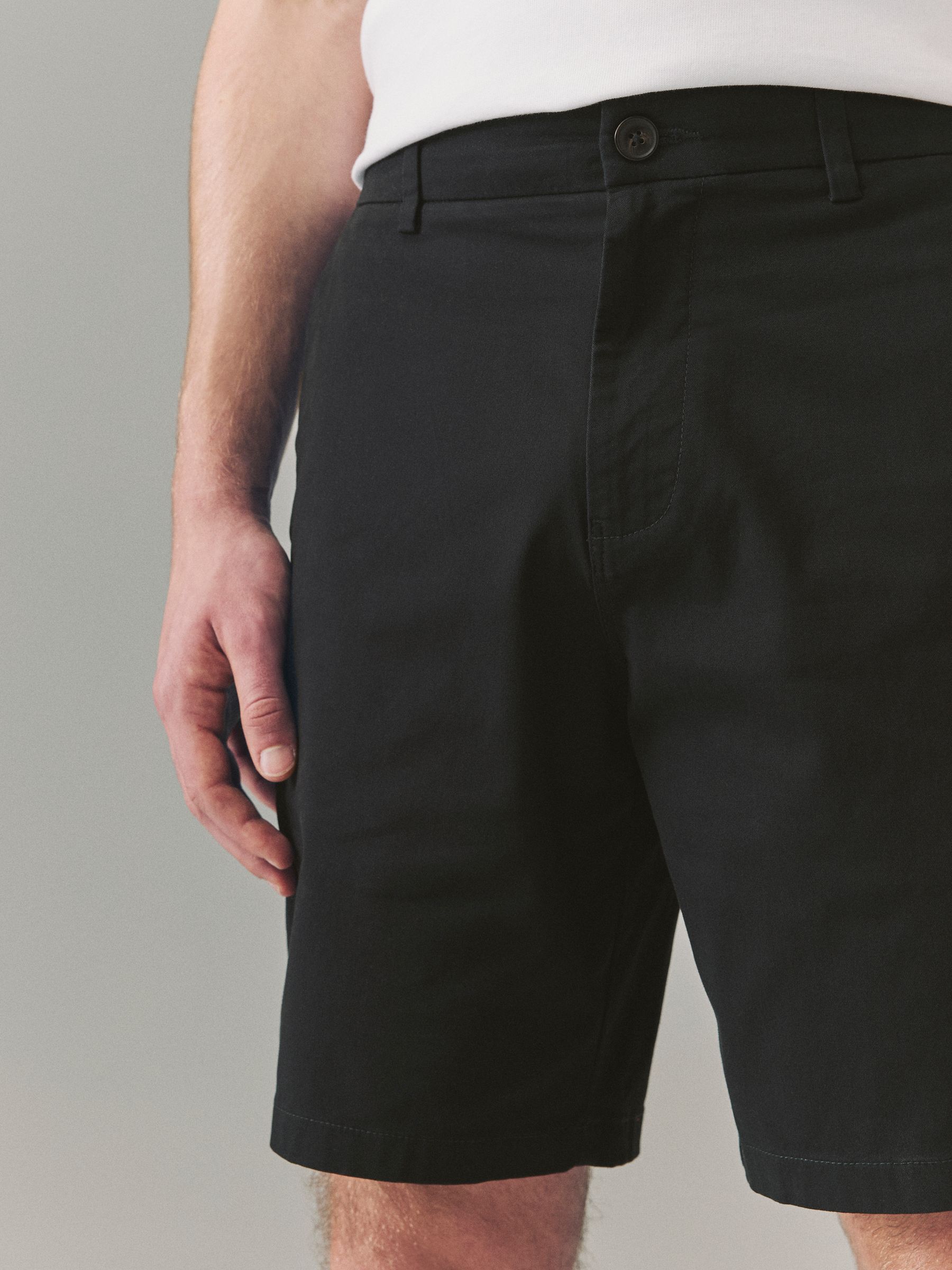 Zwart - Relaxed fit - Chinoshort met stretch