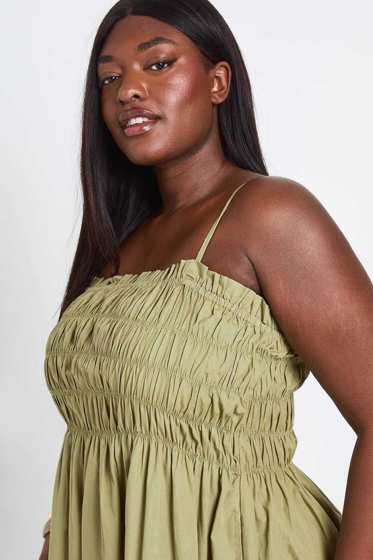 boohoo Robe Maxi Grande Taille En Popeline De Coton Froncée À Bretelles