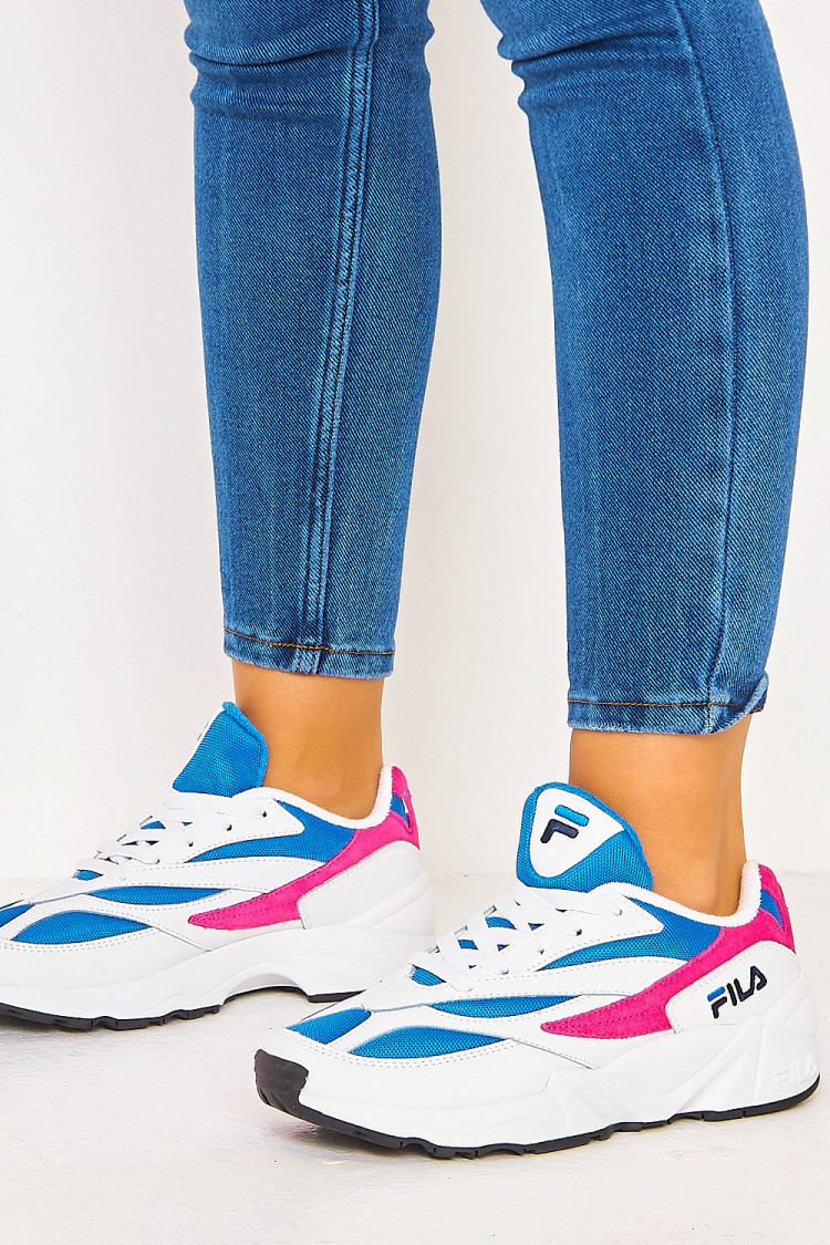 V94M Low WMN white/electric blue/very berry FILA / 1010291