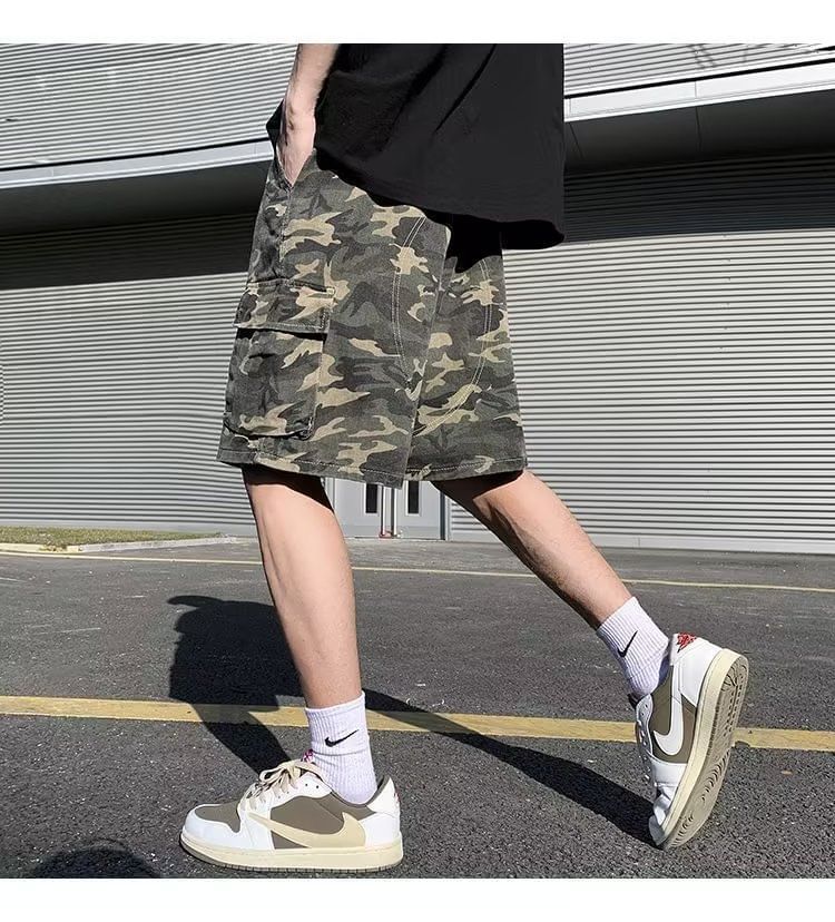 Urtishia - Camouflage shorts met trekkoordtaille