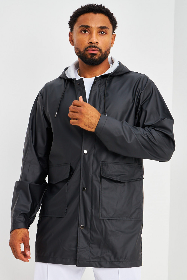 Veste mi-longue noire à capuche en simili cuir mat