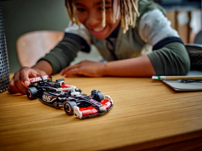 LEGO MoneyGram Haas F1® Team VF-24 racewagen (77250)
