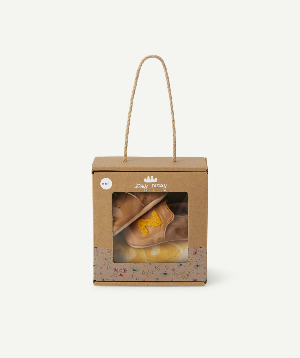 EASY PEASYCHAUSSONS EN CUIR MARRON AVEC BRODERIES