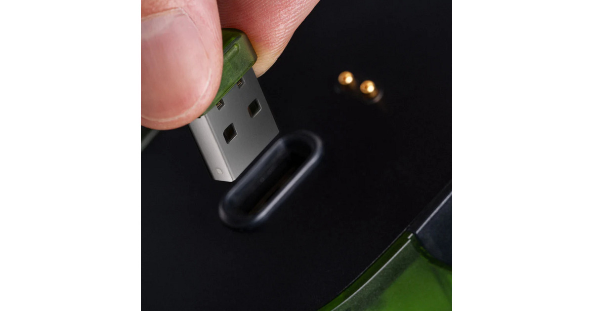 8BitDoRetro R8 Mouse - Xbox Edition  (Groen, 50 - 26000 DPI, Bluetooth / USB-C / 2.4 GHz)