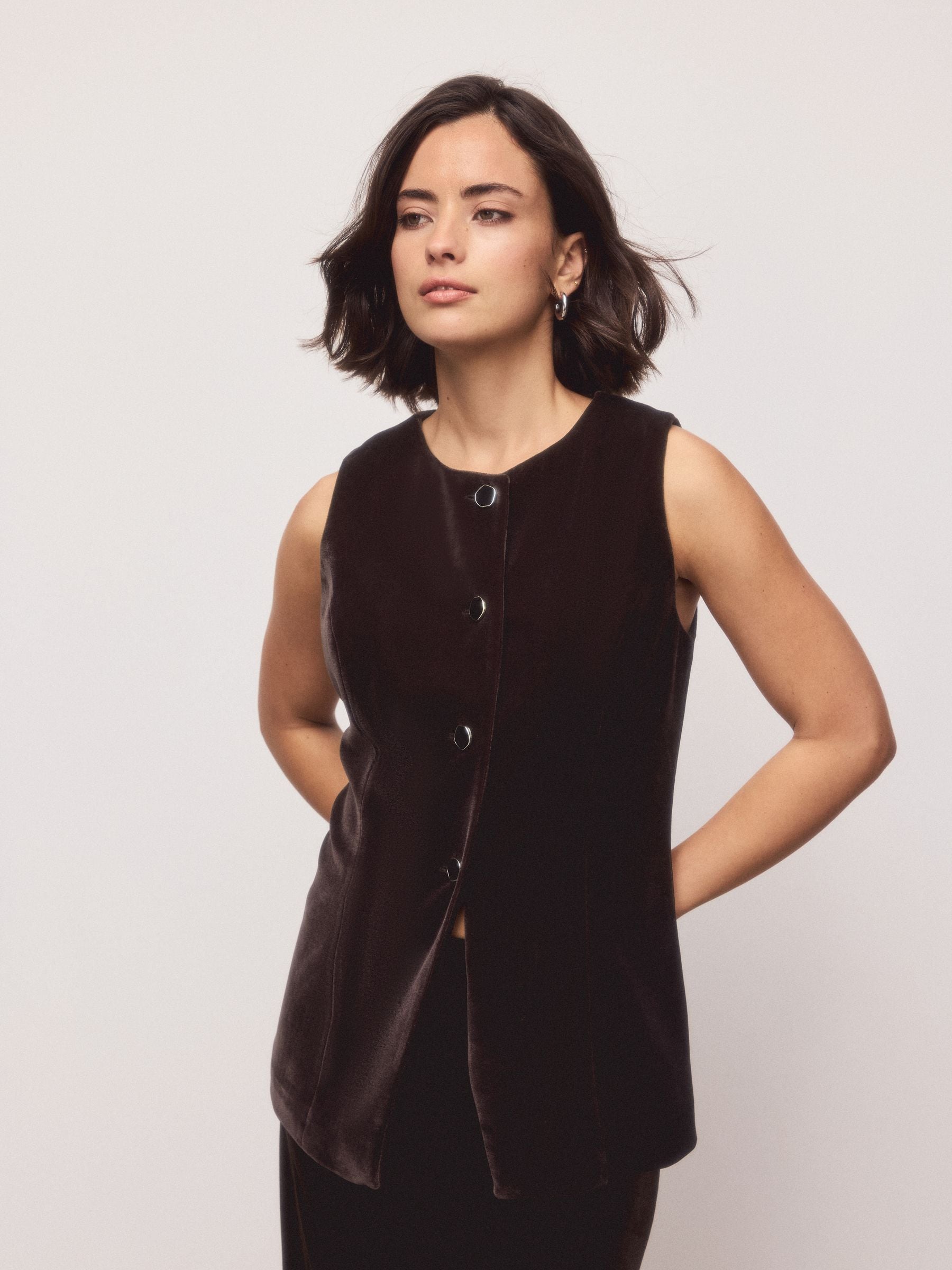 Chocoladebruin - Velvet Crew Neck Button Through Waistcoat