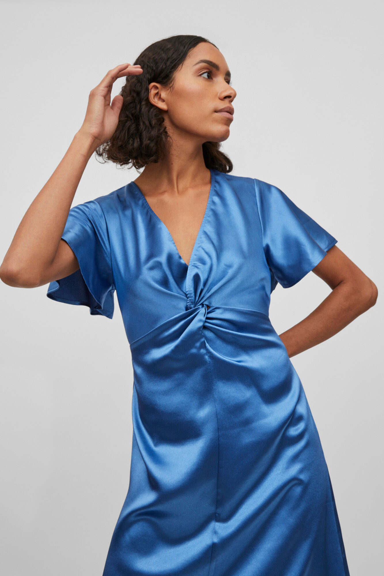 Vestido de cetim com mangas curtas - Azul