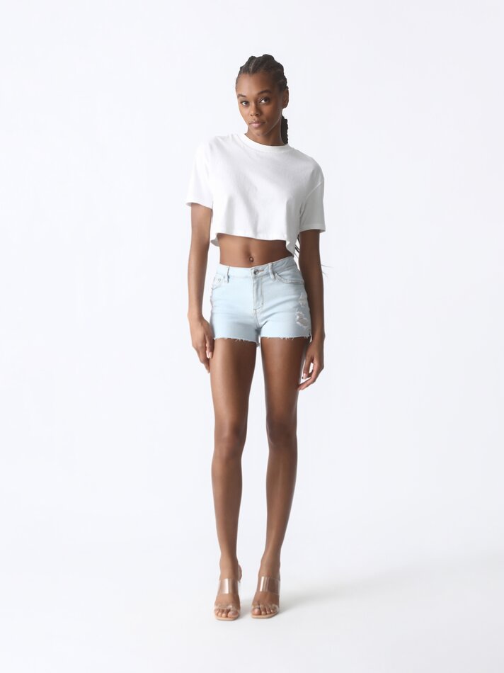 Shorts jeans com rasgos - Azul claro