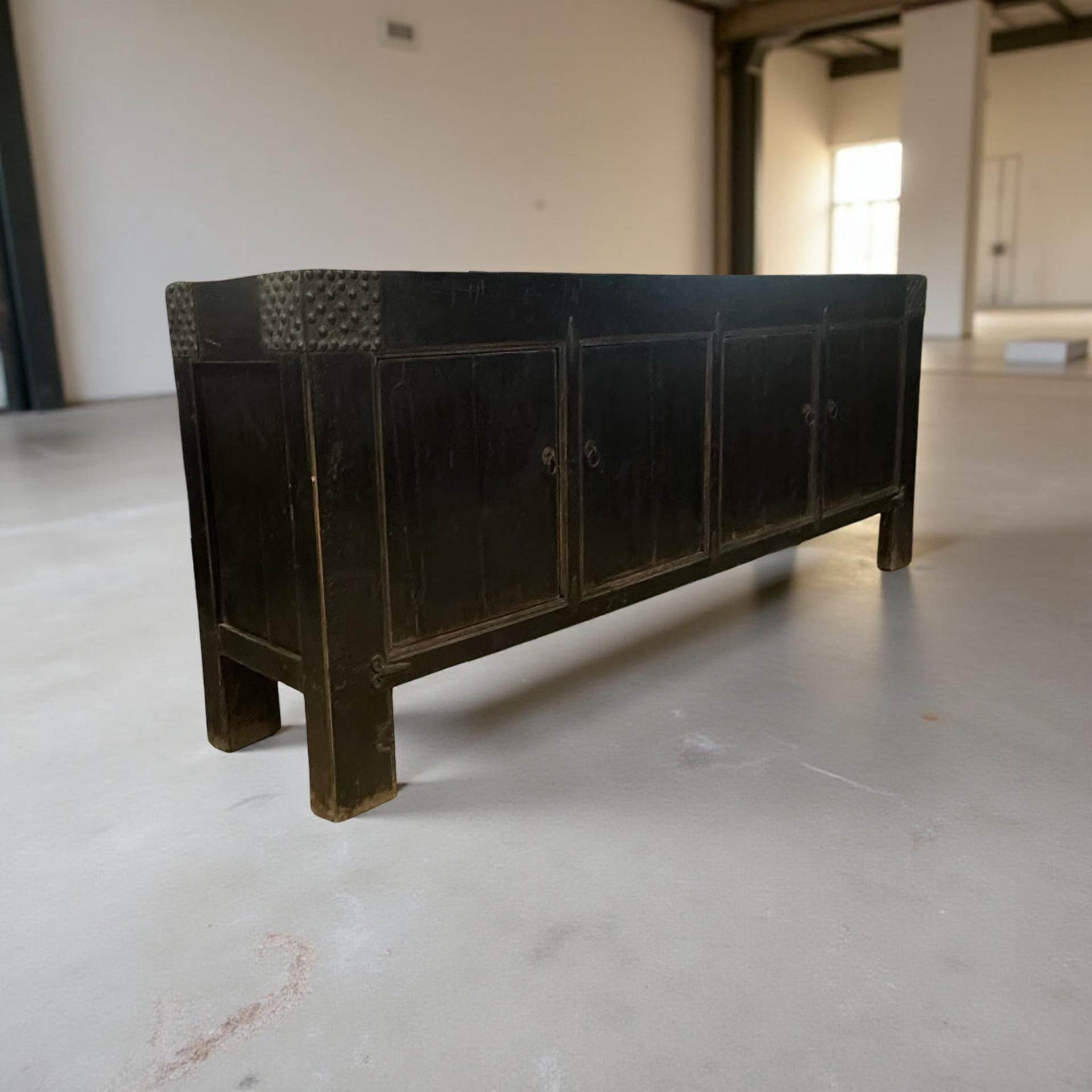 Dressoir zwart 4 deur noppen beslag