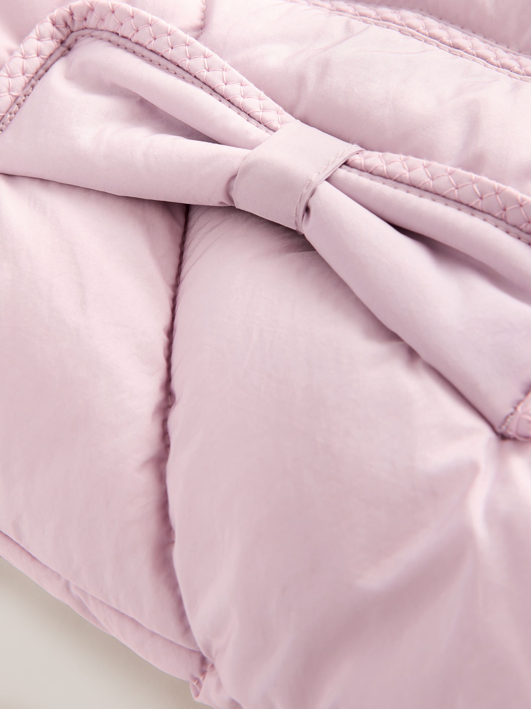Roze - Baker by Ted Baker - Regenbestendige gewatteerde jas met strikzak en V-vormige print