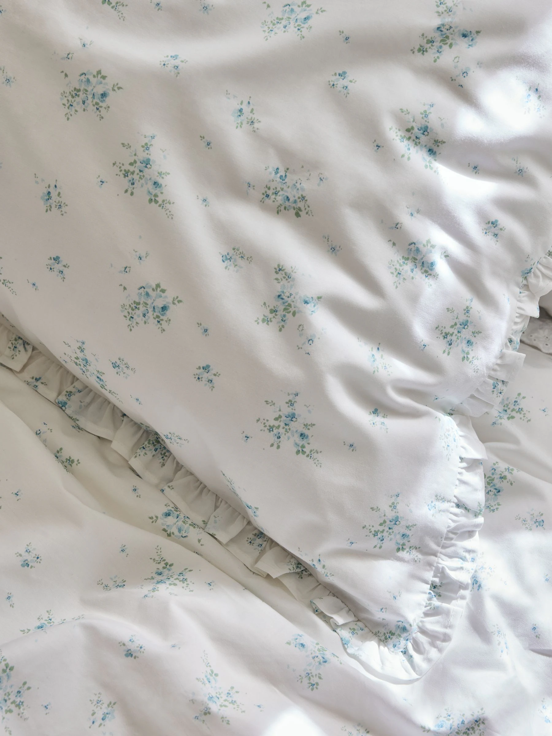 Shabby Chic by Rachel Ashwell® petite ruche dekbedovertrek en kussensloopset