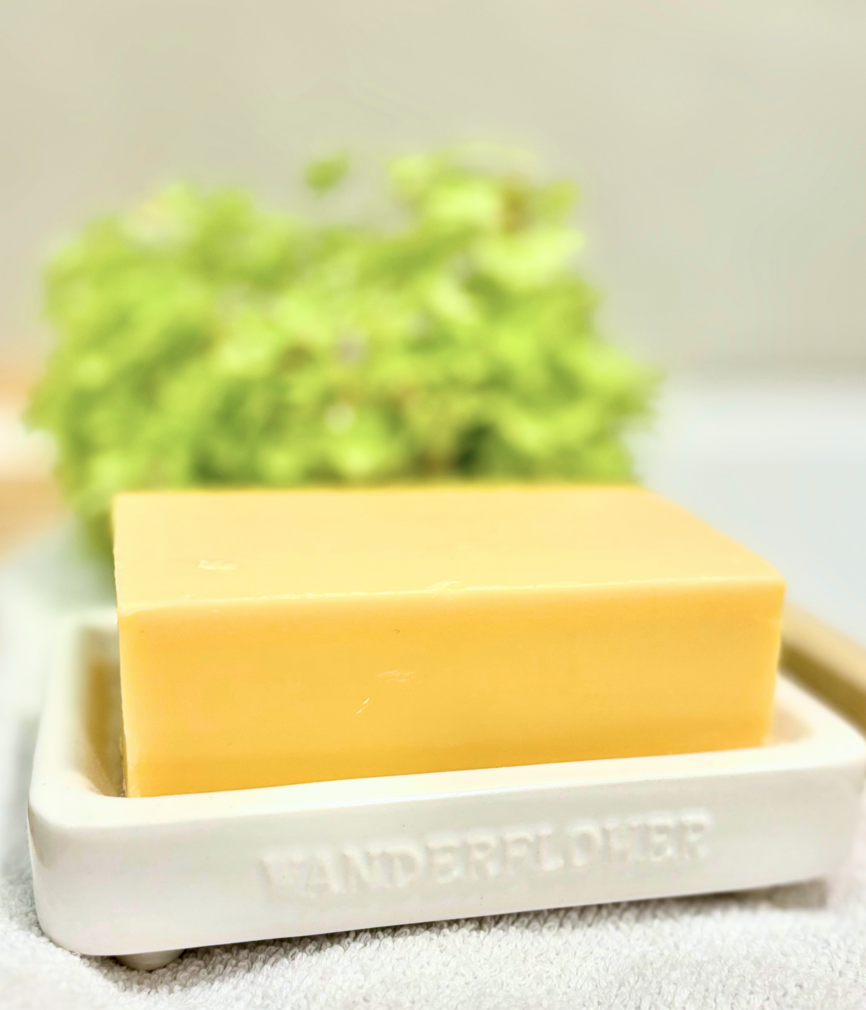 Wanderflower såpestykke med tilhørende såpeskål patchouli og sandeltre