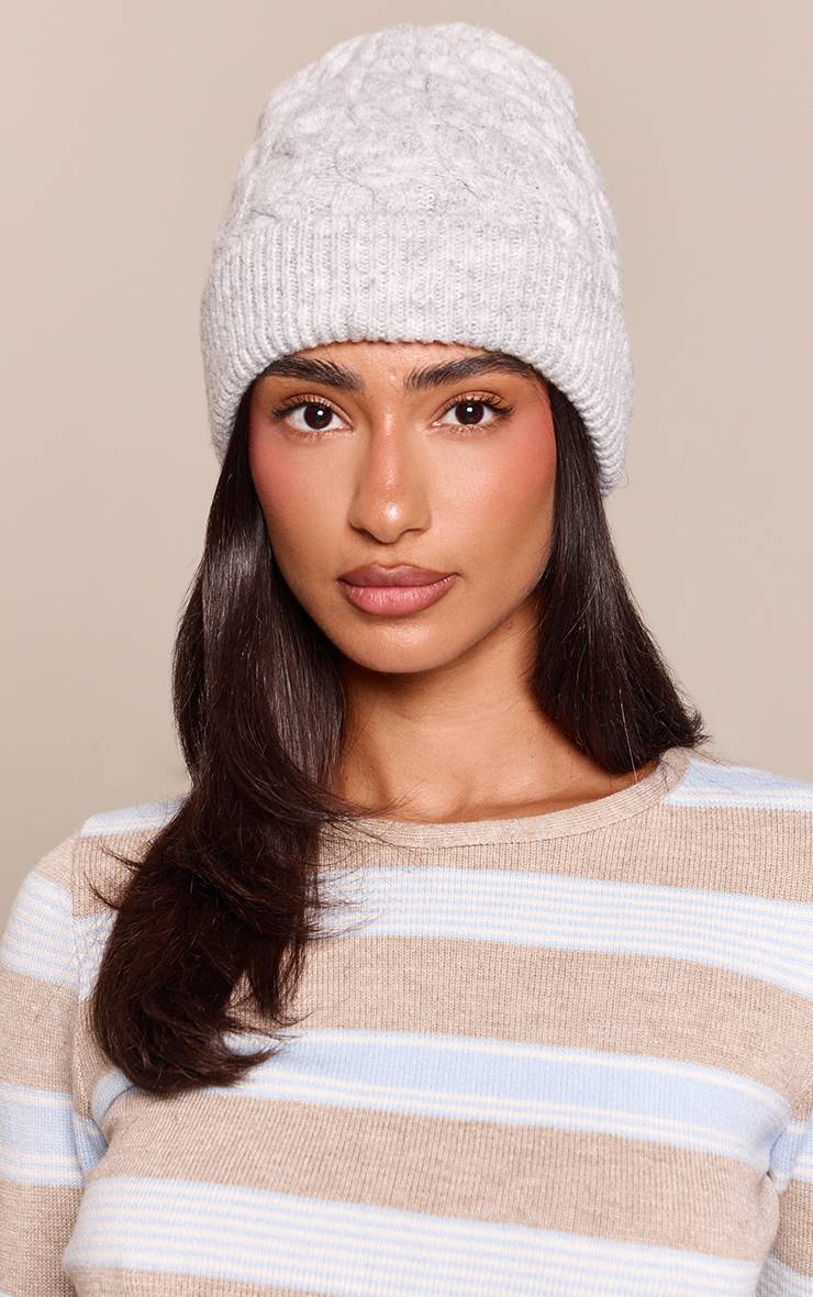 Bonnet En Tricot Torsadé