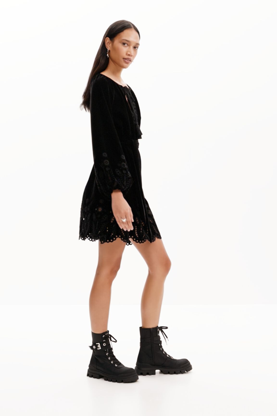 Vestido curto bordado