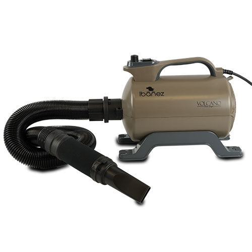 Secador ejetor Ibanez Volcano, motor de alta potência projetado para salões de tosa de cães, design leve e compacto.