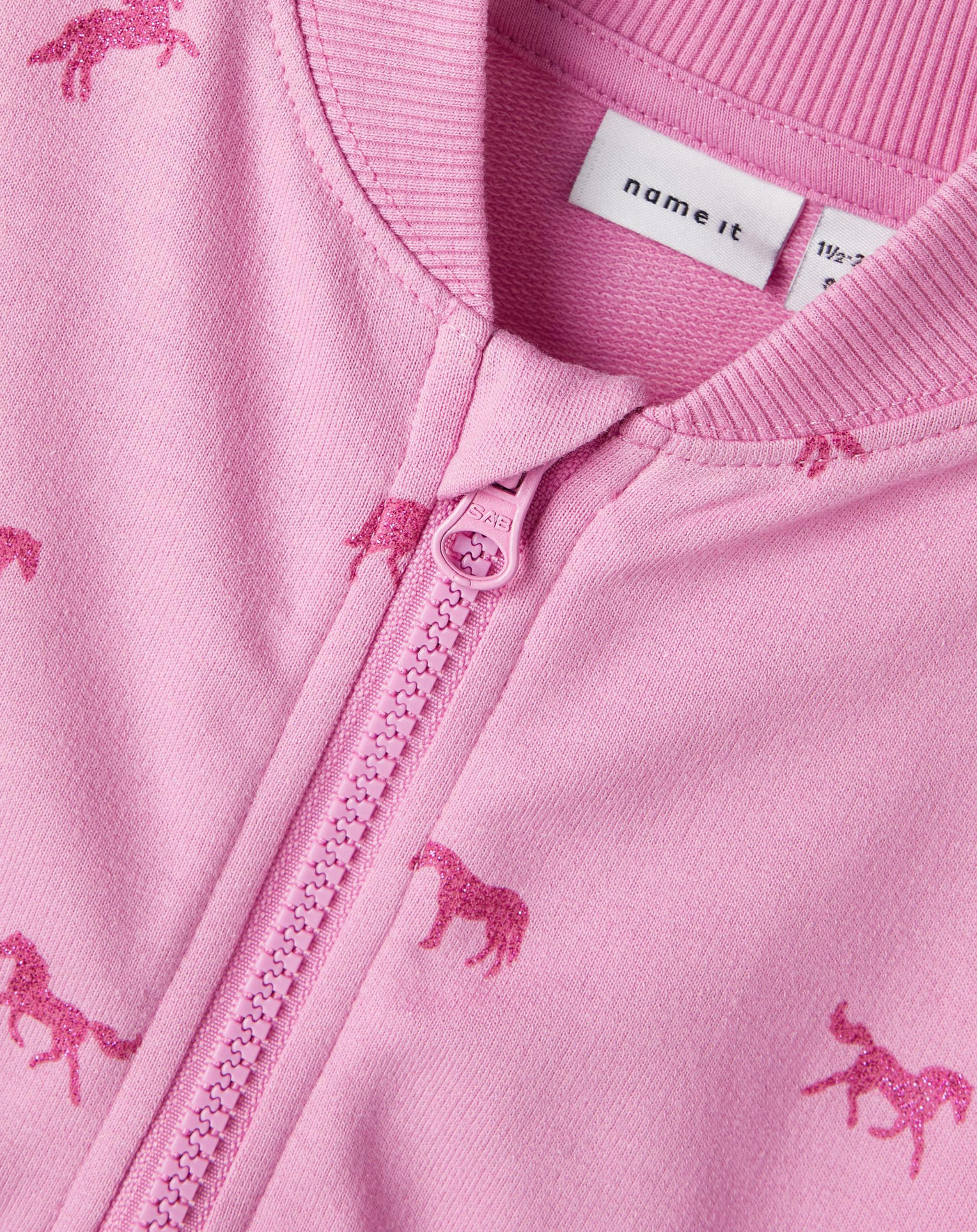 Sweatjacke NMFBASCHA - HORSES AOP in cyclamen