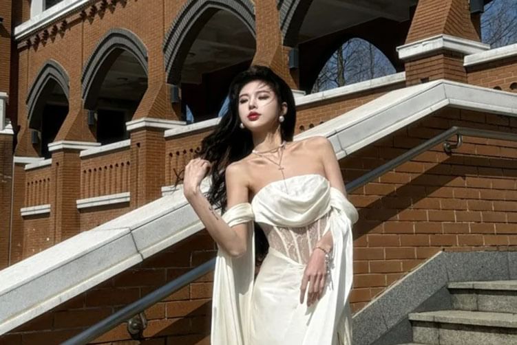 12th Tone - Off-Shoulder Maxi Corsetjurk met Cape en Mouwen