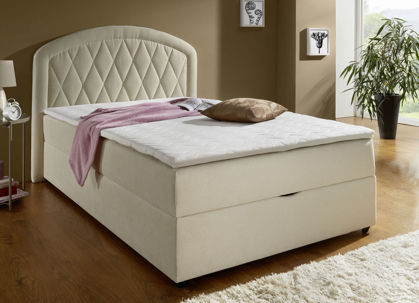 Boxspringbett mit Bettkasten und Topper