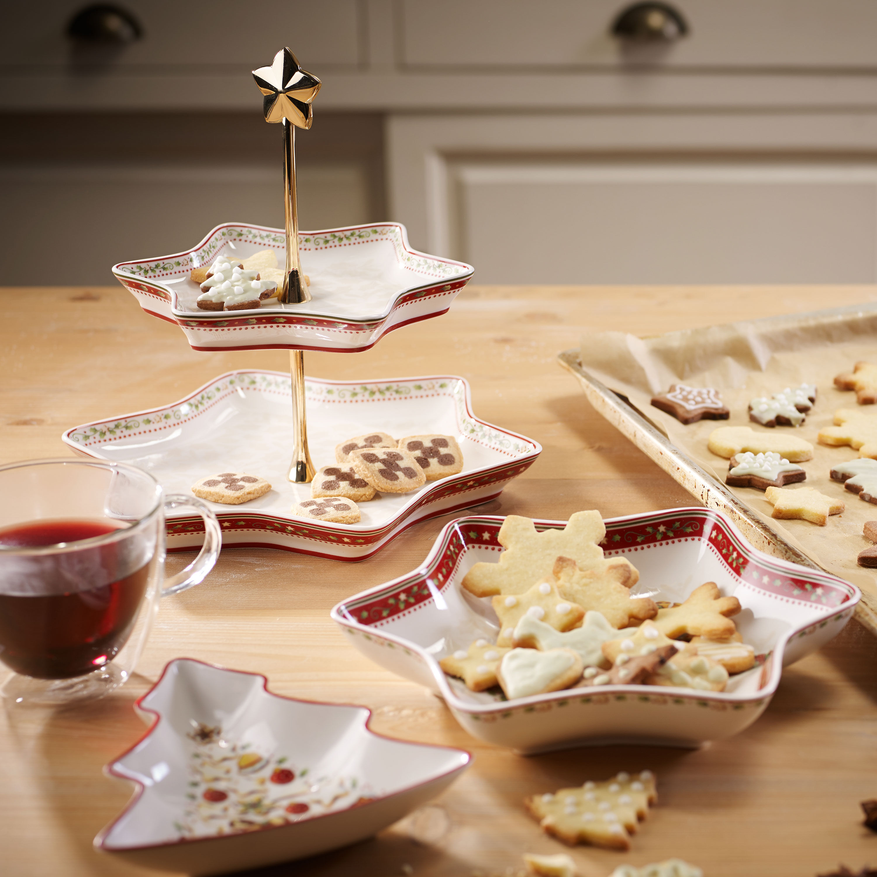 Winter Bakery Delight 3 Tier Stand Red, 10.9'' x 9.5''