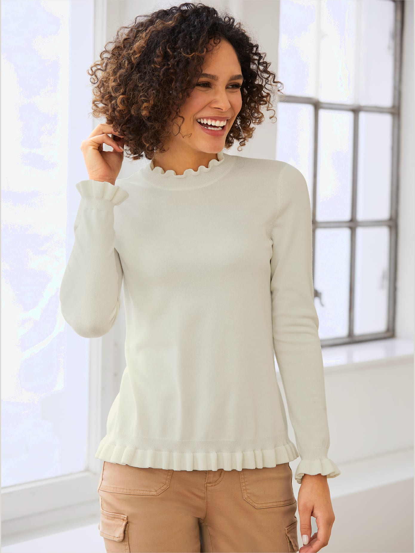 Pull col montant, manches et ourlet à finitions ondulées