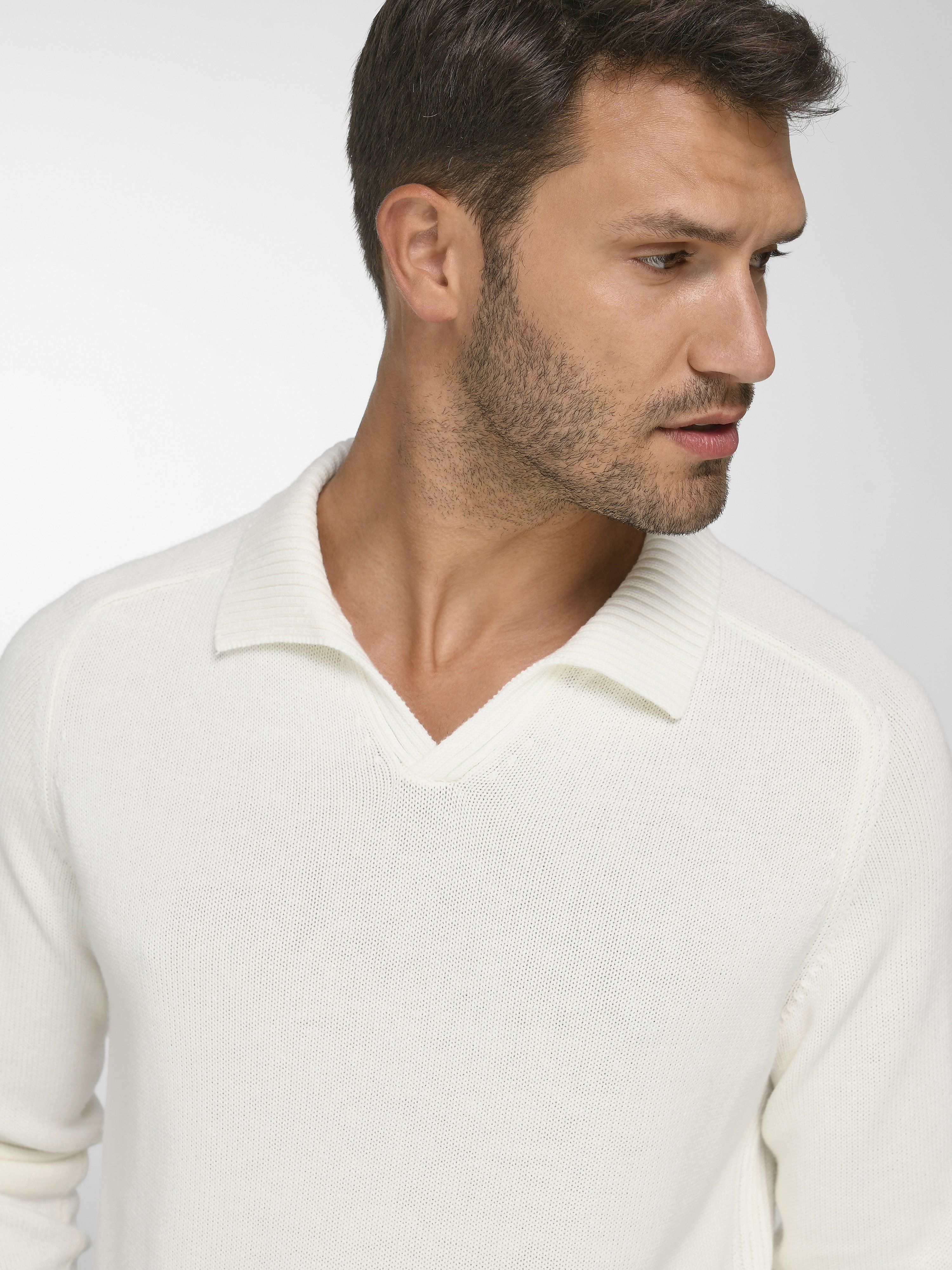 Pullover mit Kragen