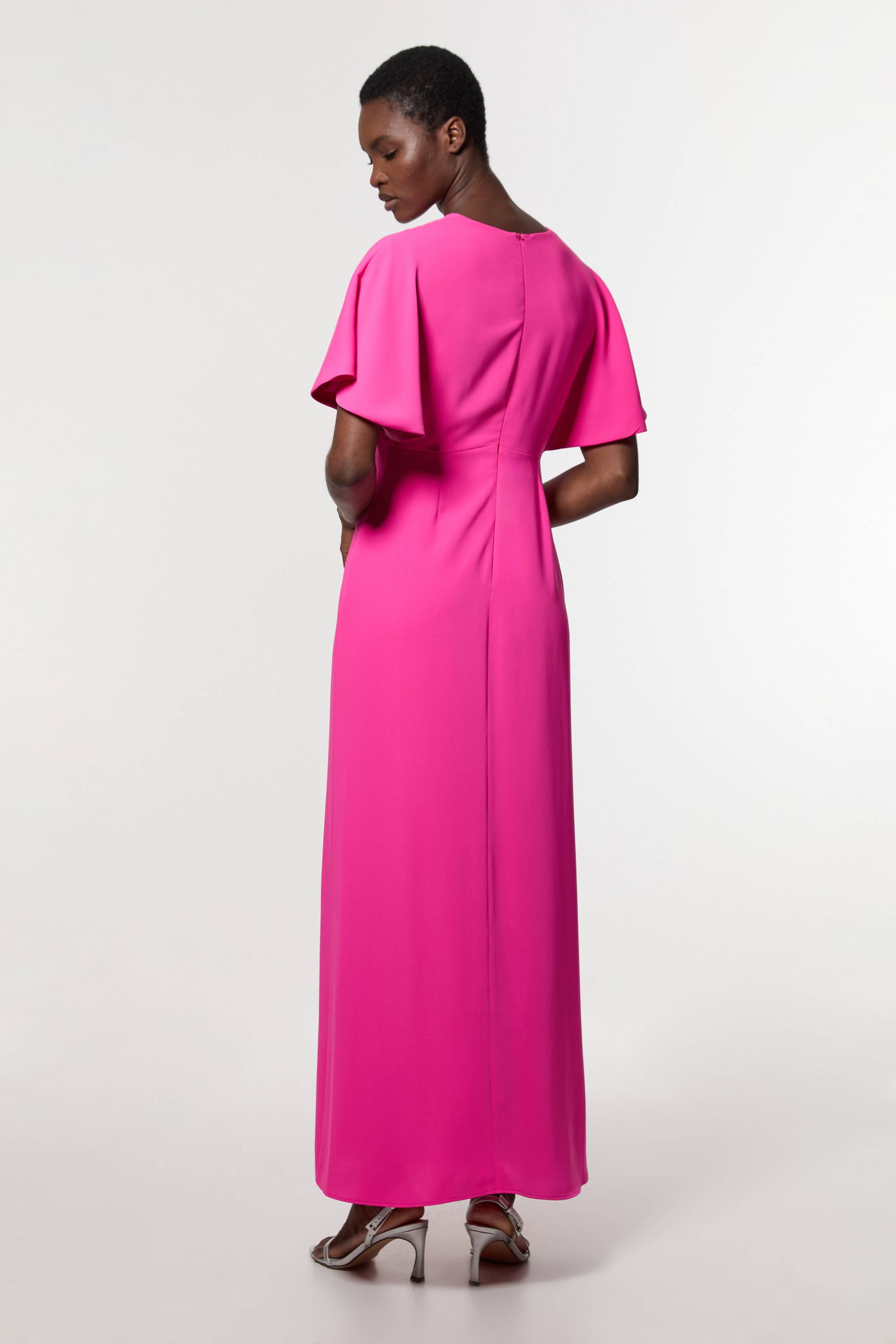 KarenMillen Robe maxi sur mesure à manches cascade douces