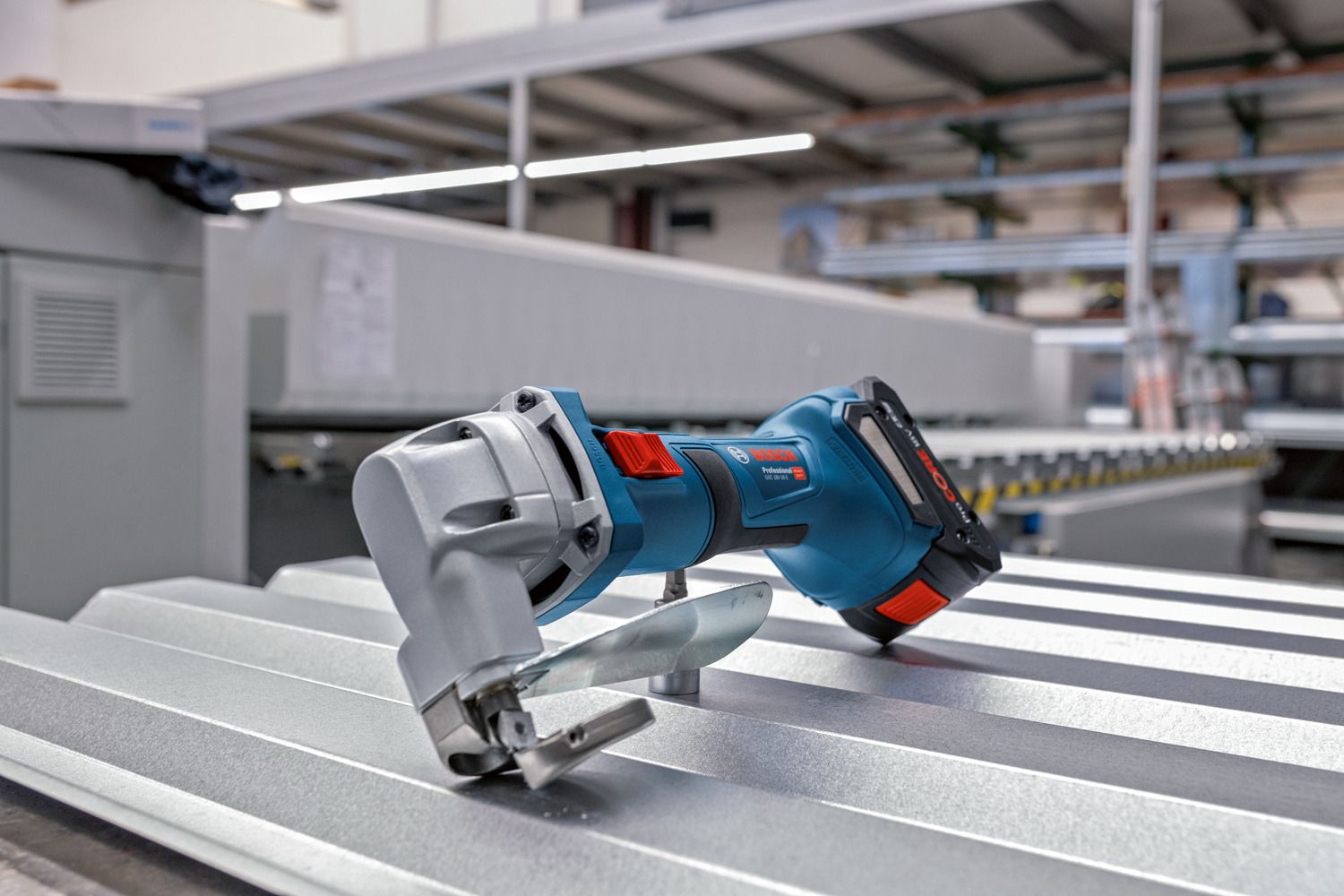 Bosch Professional GSC 18V-16 E Accu plaatschaar 18V 4.0Ah in L-Boxx - 0601926301