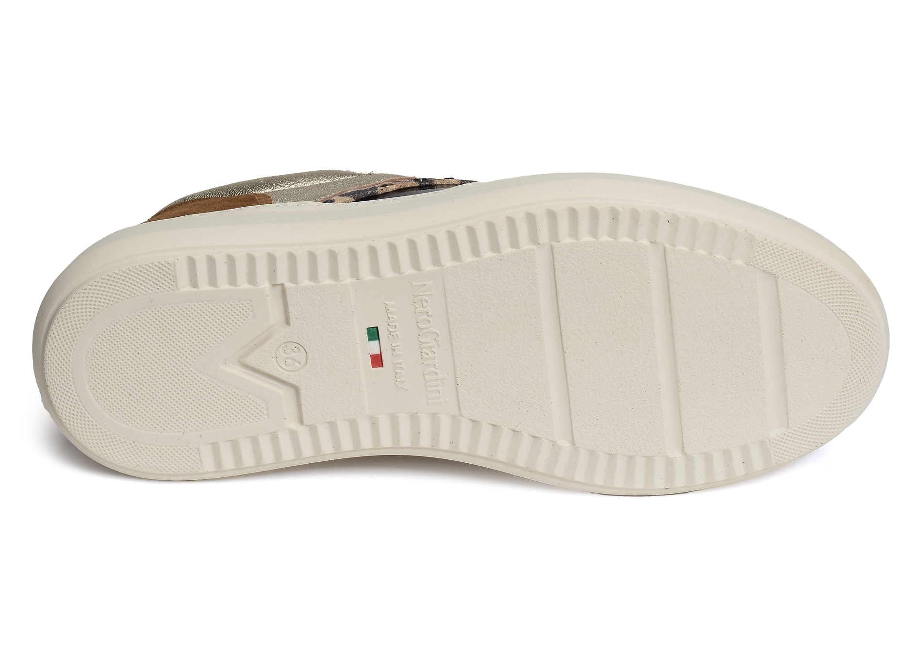 05373 camel or