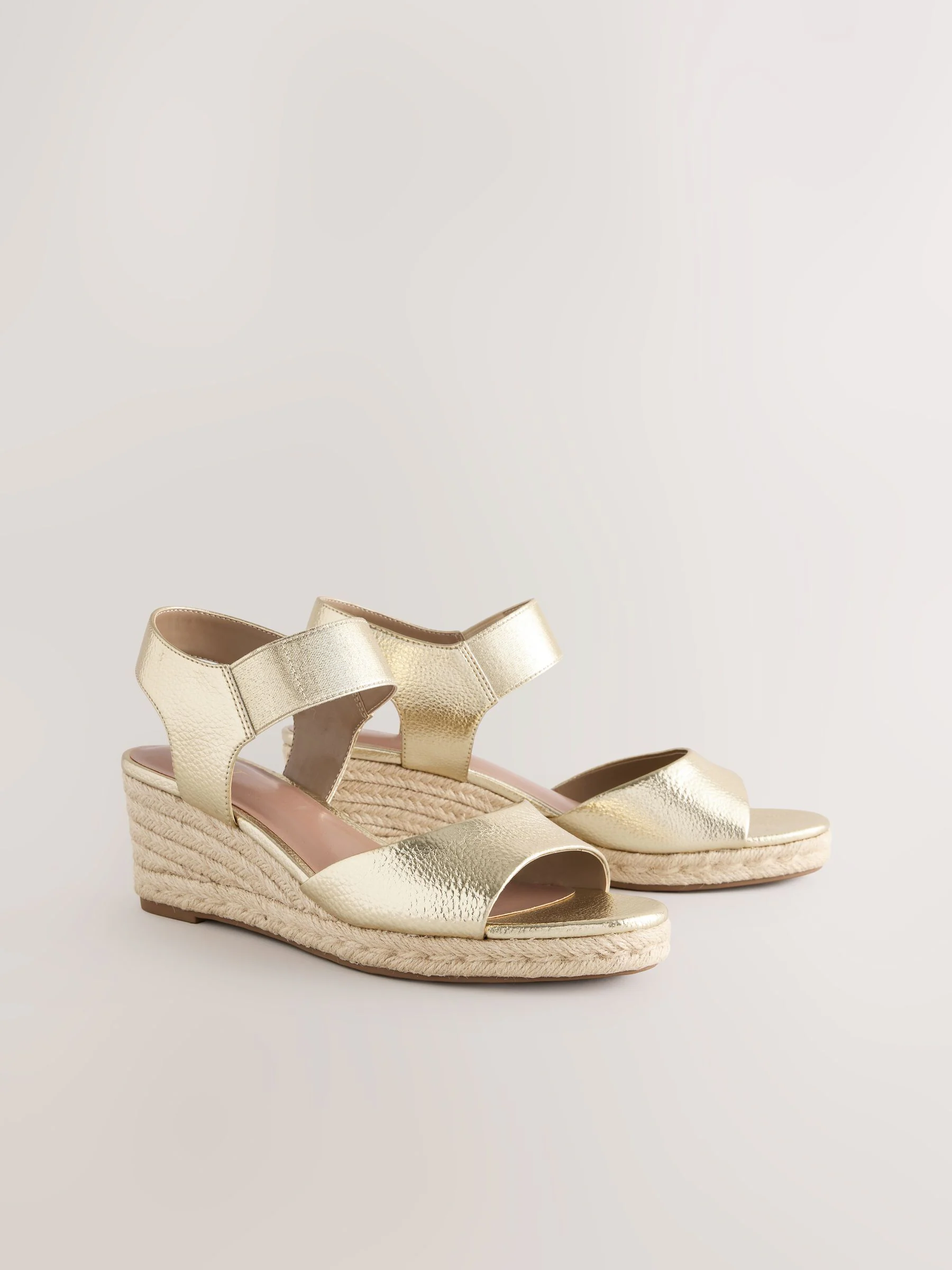 Goud - Ronde Teen Elastische Riem Detail Sleehakken