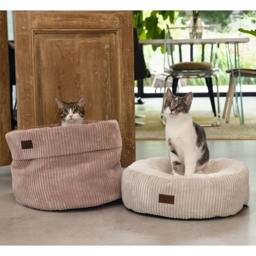 Cama redonda para gatos, desenhada por Lotte Gray.