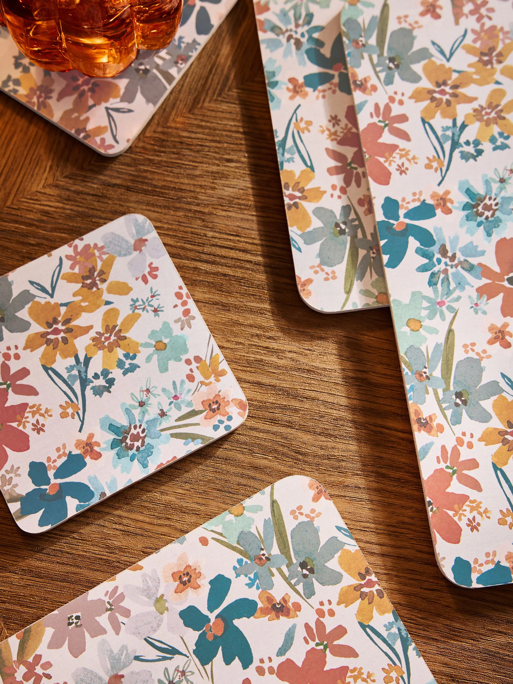Set van 4 Aubrie placemats en onderzetters met bloemenprint