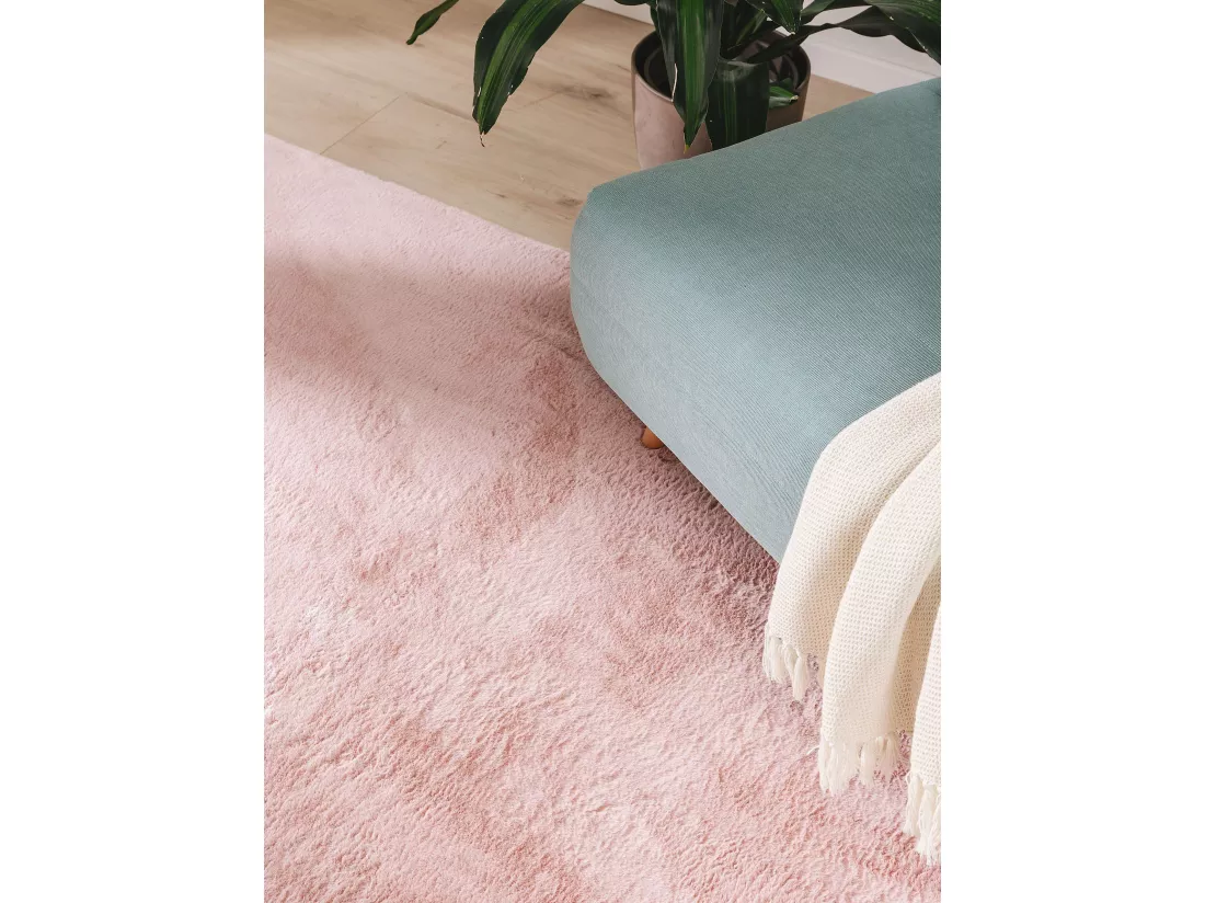 Tapis en fausse fourrure Furry Rose 120x170 cm
