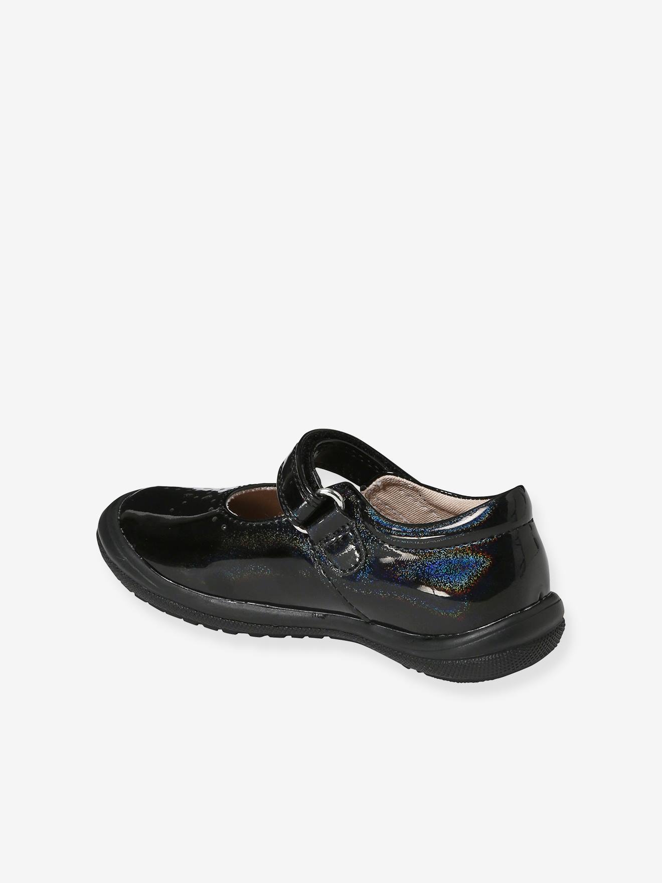 Sapatinhos infantis de verniz com fecho de velcro para meninas.