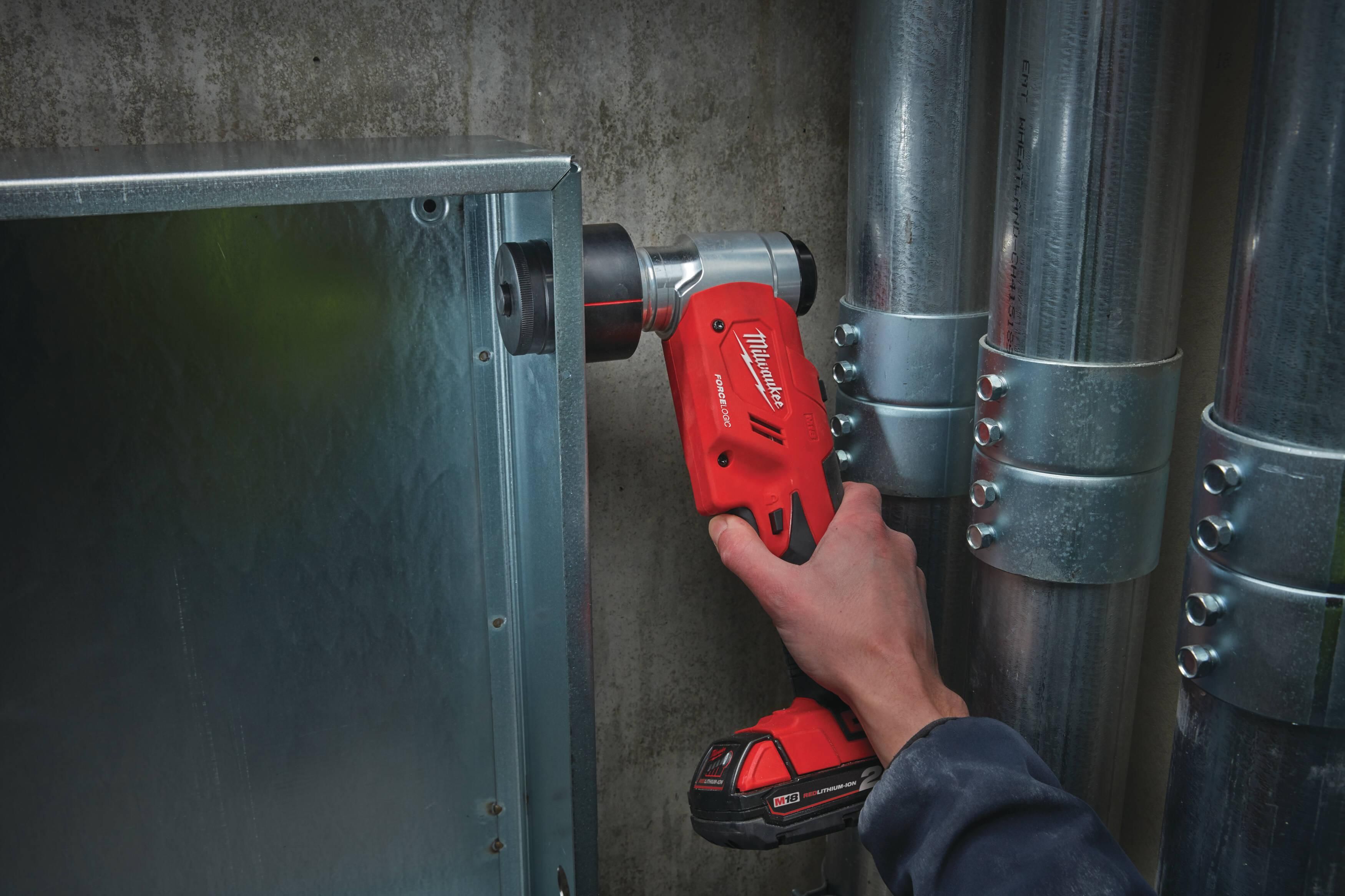 Milwaukee M18 HKP-201C Accu Hydraulische Ponsmachine FORCE LOGIC™ 18V 2.0Ah in koffer - 4933451202