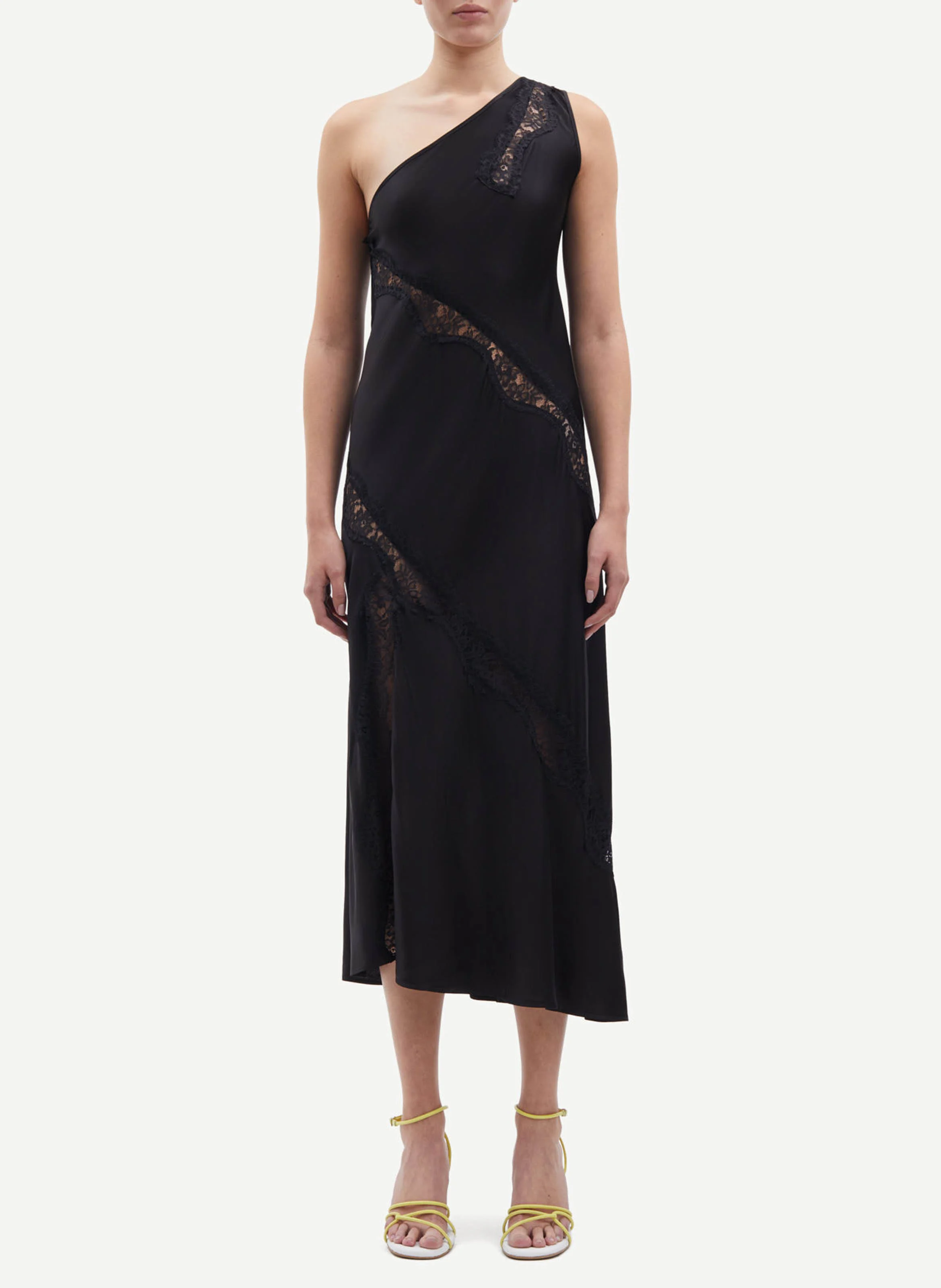 SALACY - Robe ajustée asymétrique en dentelle | Noir