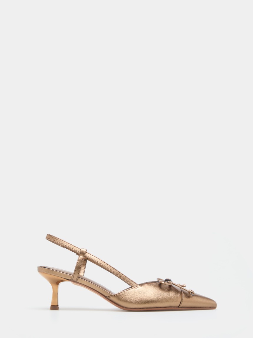Sapatos slingback de salto baixo