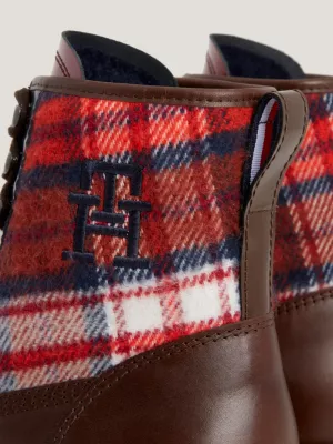 Botas de amarrar com estampa xadrez mesclada