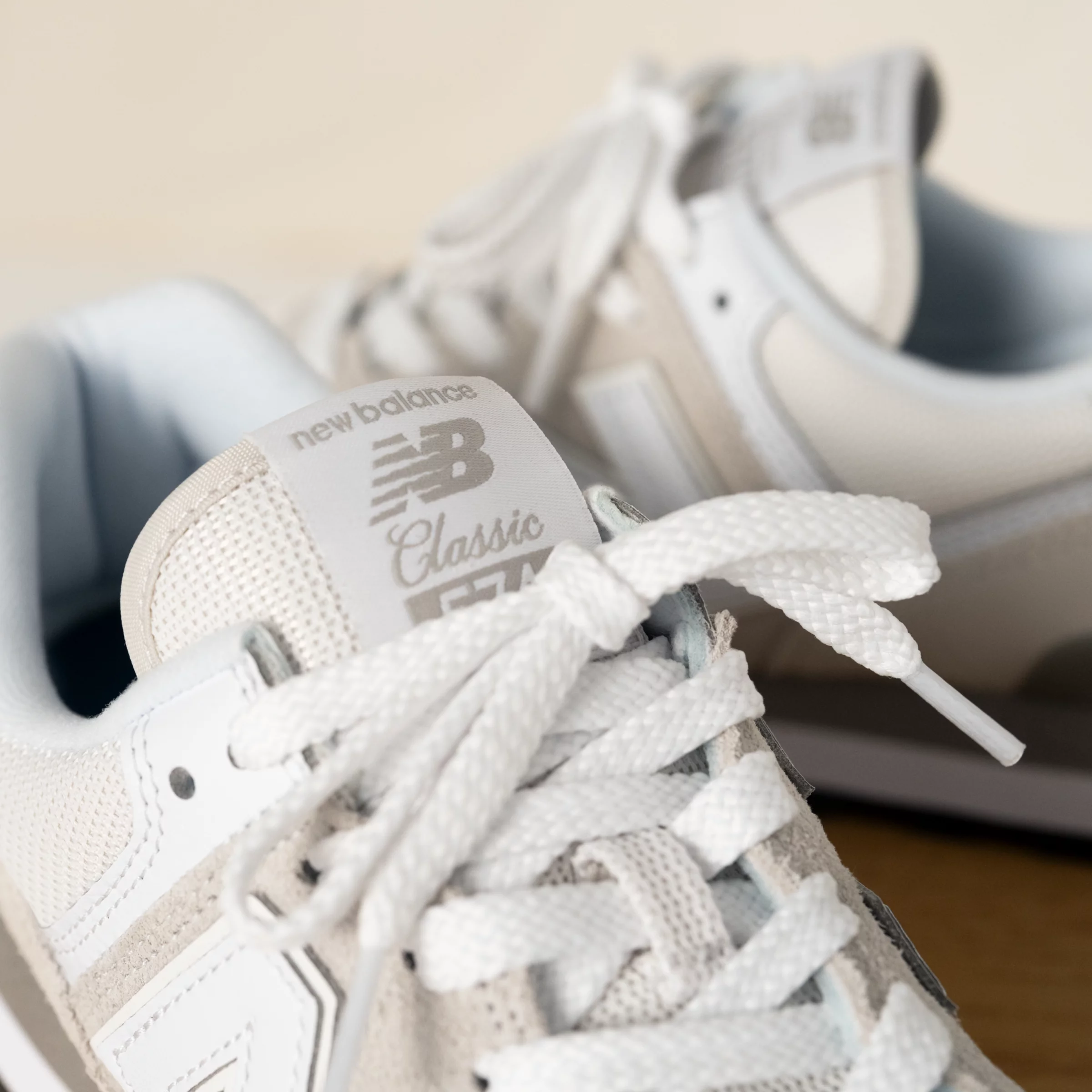 574 Core Nimbus Cloud with White