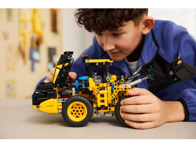 LEGO Volvo L120 Electric wiellader (42209)
