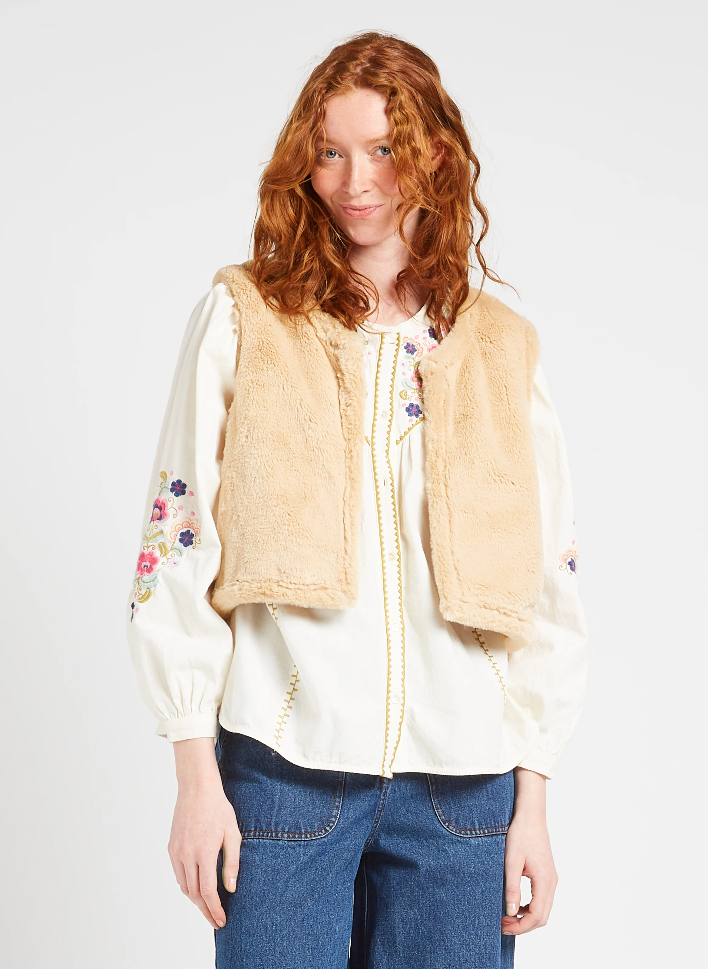 RENEE - Veste col rond brodée en coton bio | Beige
