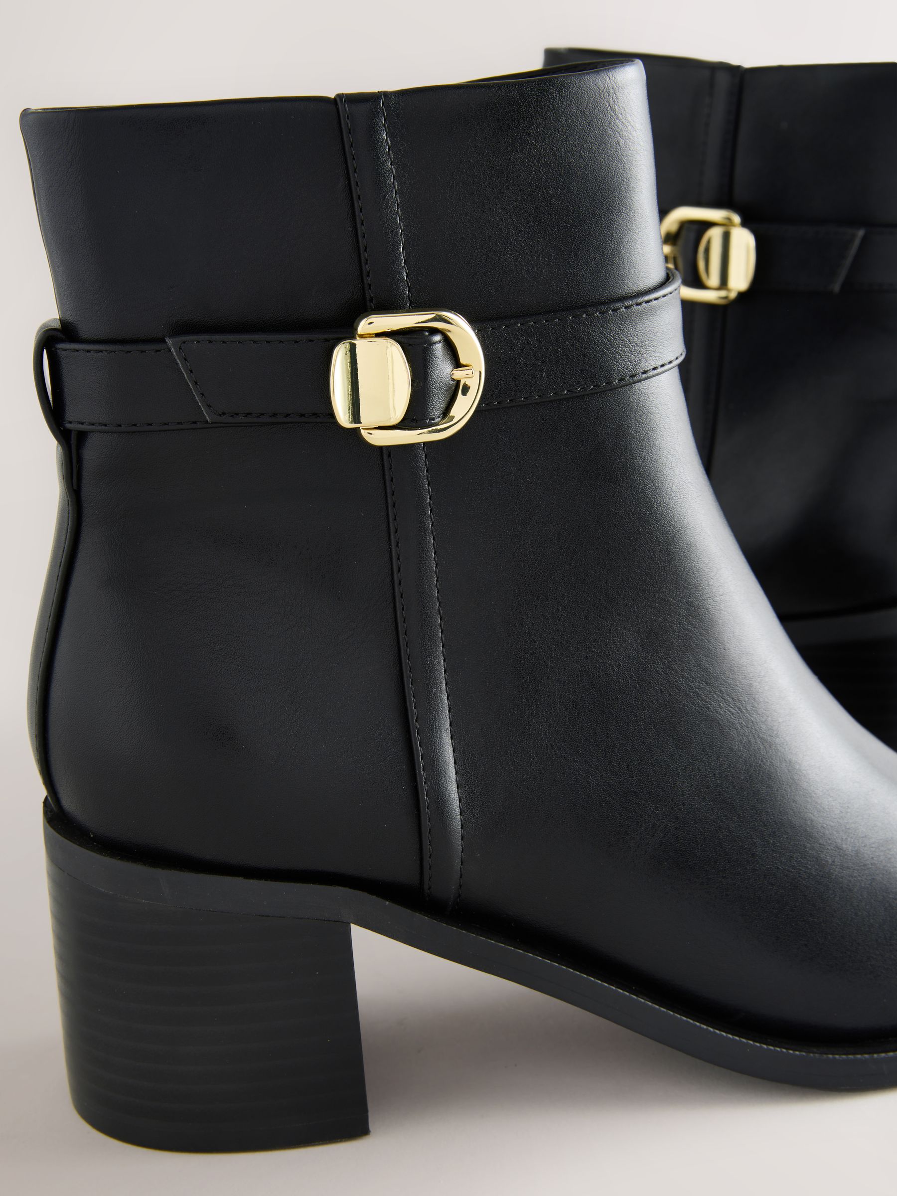 Zwart - Forever Comfort® Buckle Trim Block Heel Ankle Boots